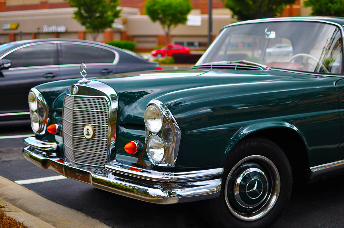 Mercedes 250 SE Front Q far